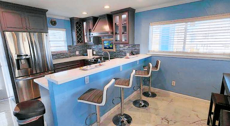 Vacation home | Close to the beach | Pets allowed — photo 3