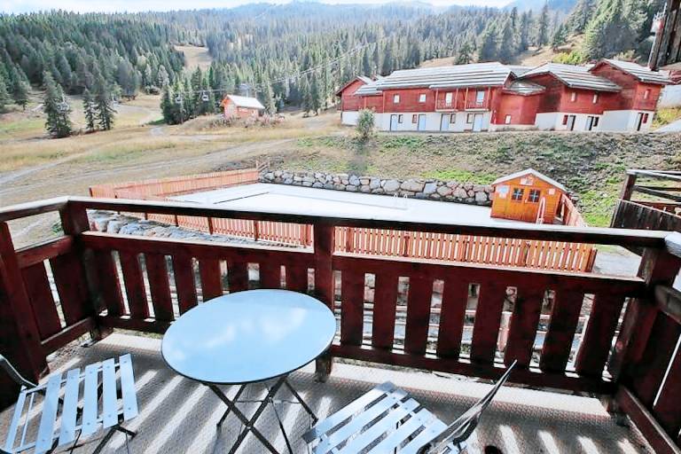 Rental apartment with pool, sauna & patio in Briançon