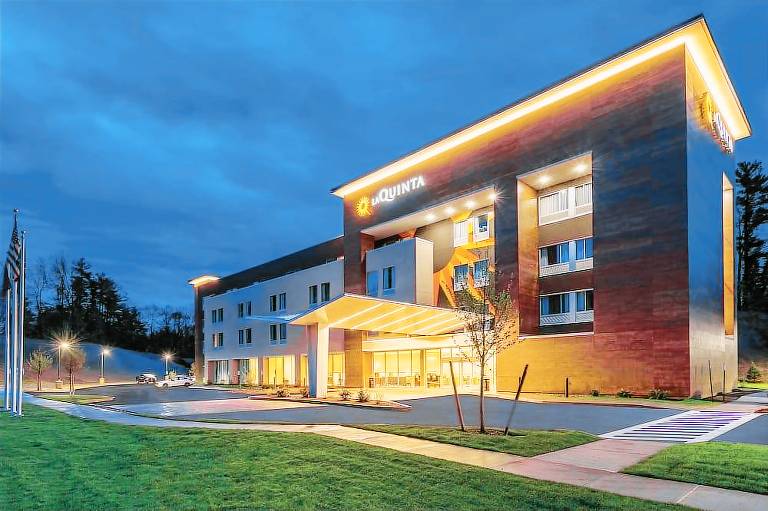 La Quinta Inn & Suites by Wyndham Clifton Park Saratoga Area