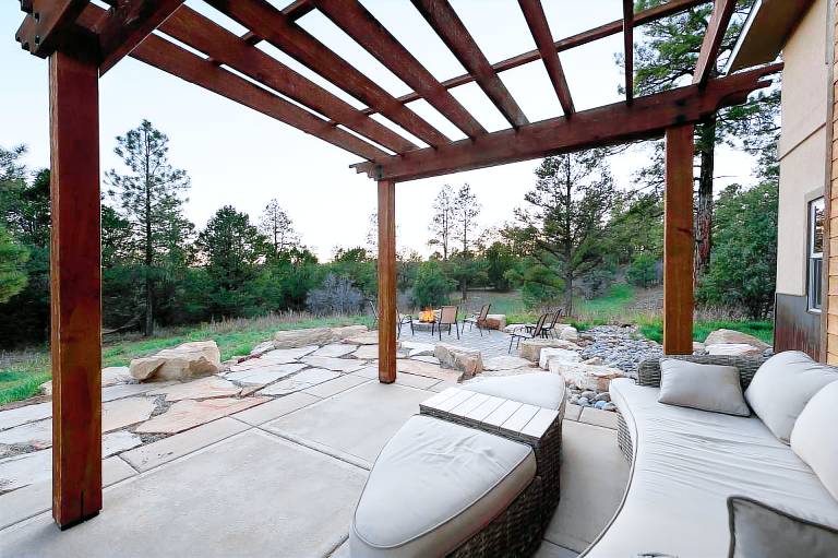 Custom Home - 3 Acres - 9 Min to DGO - Hot Tub/Fire Pit/Ping Pong/Arcade Game — photo 5