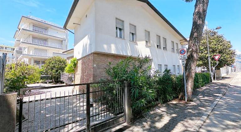 Holiday apartment with 2 rooms for 6 persons in Caorle