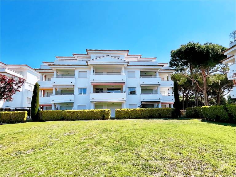 Fully equipped beautiful apartment with pool, patio & yard | Pets allowed — photo 2