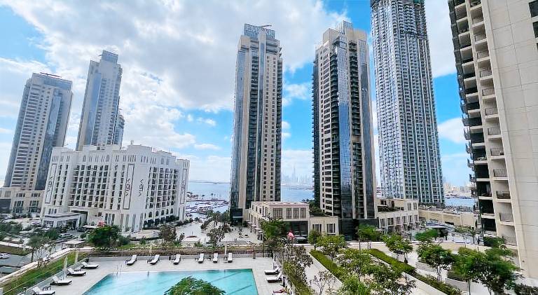 Serviced apartment with pool, terrace & yard | Suitable for remote work in Dubai