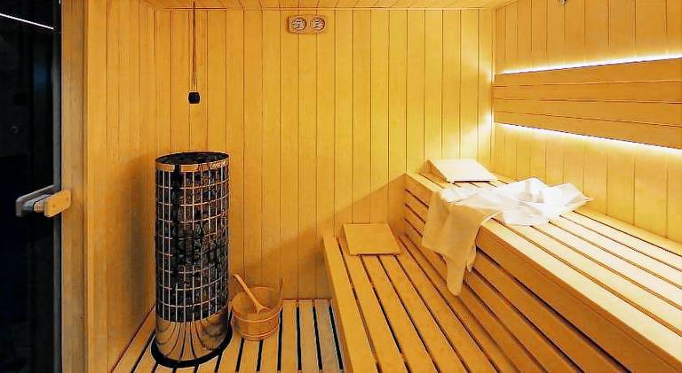 Apartment with sauna, patio & yard — photo 4