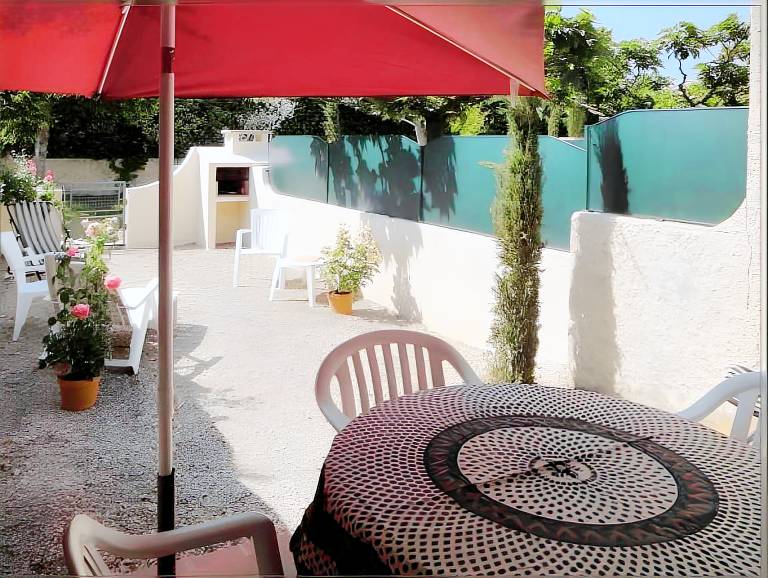 House with patio, BBQ & garden — photo 4