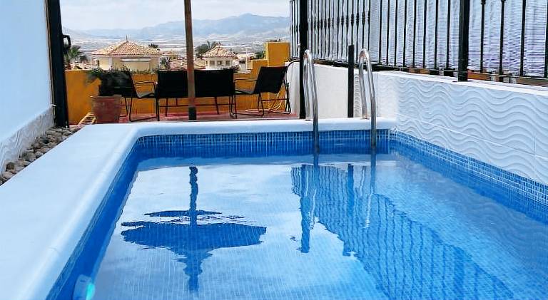 Vacation home with pool — photo 2
