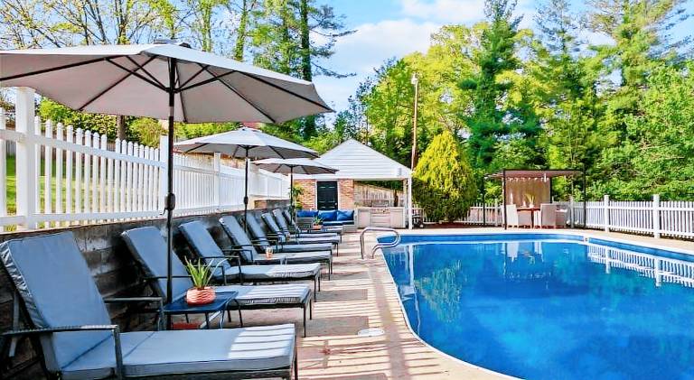 Vacation home with pool | Perfect for remote work | Pets are welcome — photo 5