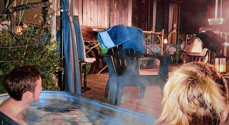 Lodge with yard, pool & jacuzzi | Dogs allowed — photo 4