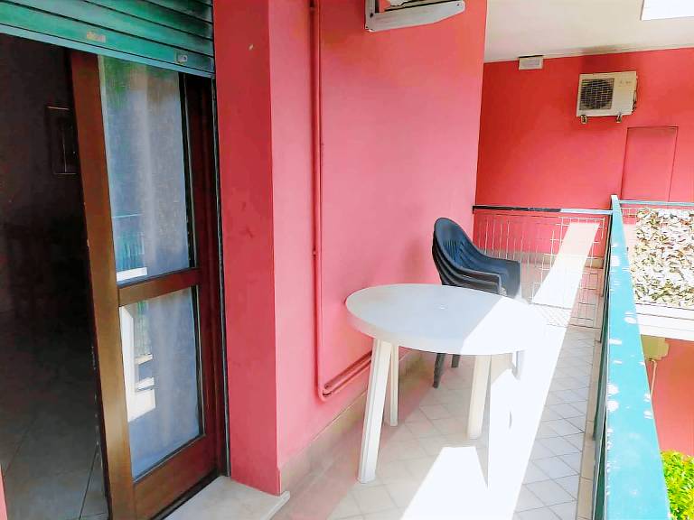 Holiday apartment with pool, yard & terrace — photo 5
