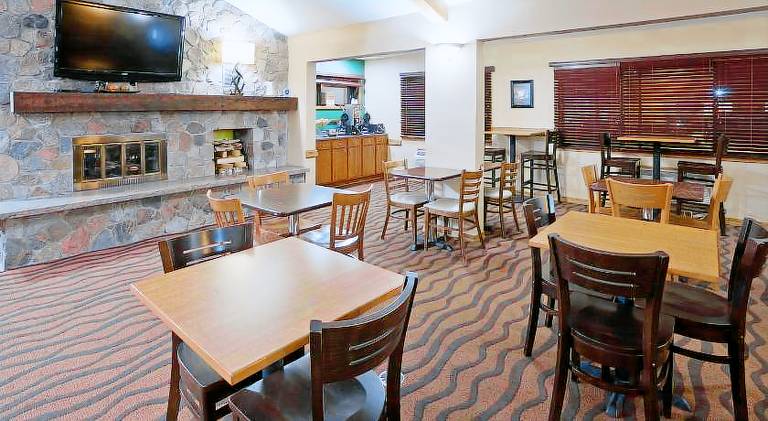AmericInn by Wyndham Fargo West Acres — photo 3