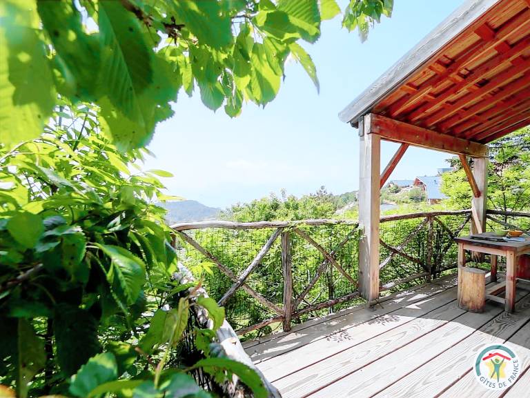 Gite with patio, BBQ & yard | Close to the ski | Pet-friendly — photo 3