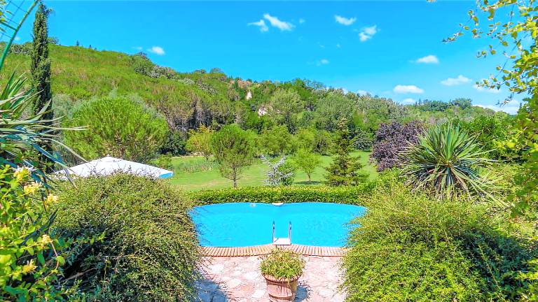 Fully equipped spacious villa with hot tub, grill & private pool | Suitable for remote work | Dogs allowed — photo 4