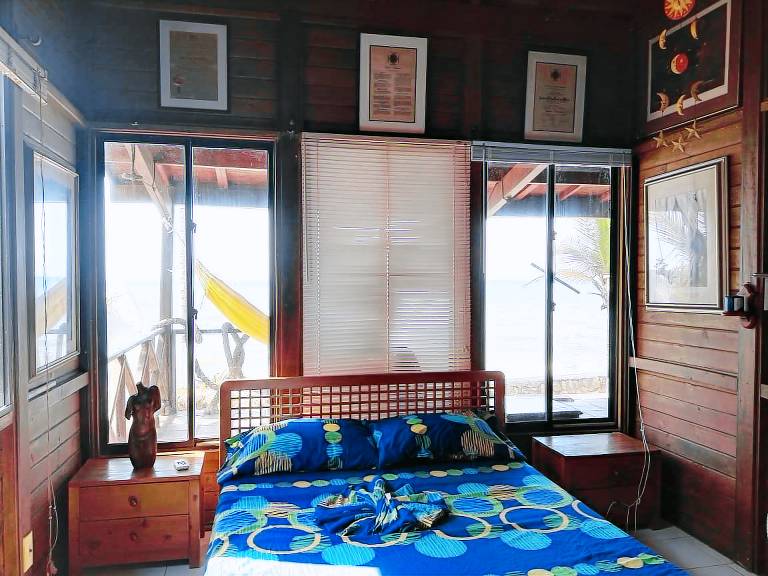 Beachfront cabin with Wi-Fi — photo 3
