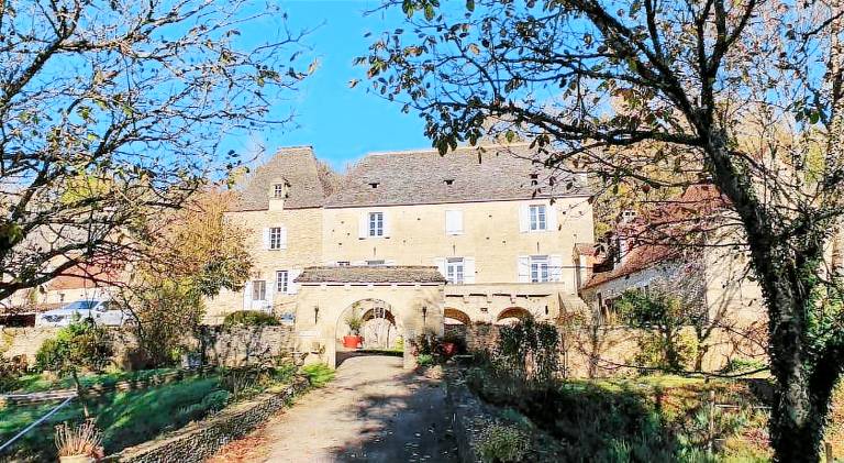 House with terrace, barbecue & private pool | Pets are welcome in Beze