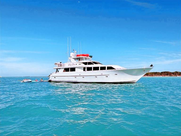 Boat with patio & grill | Beach view — photo 5