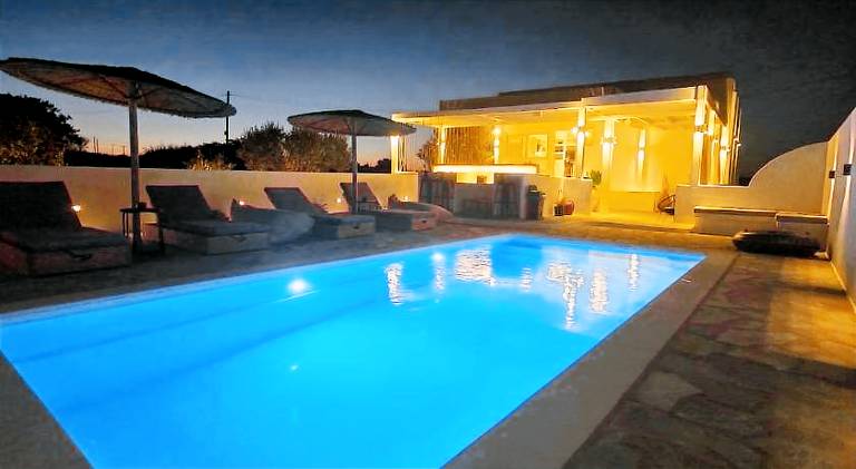 Villa with private pool, patio & BBQ in Paro