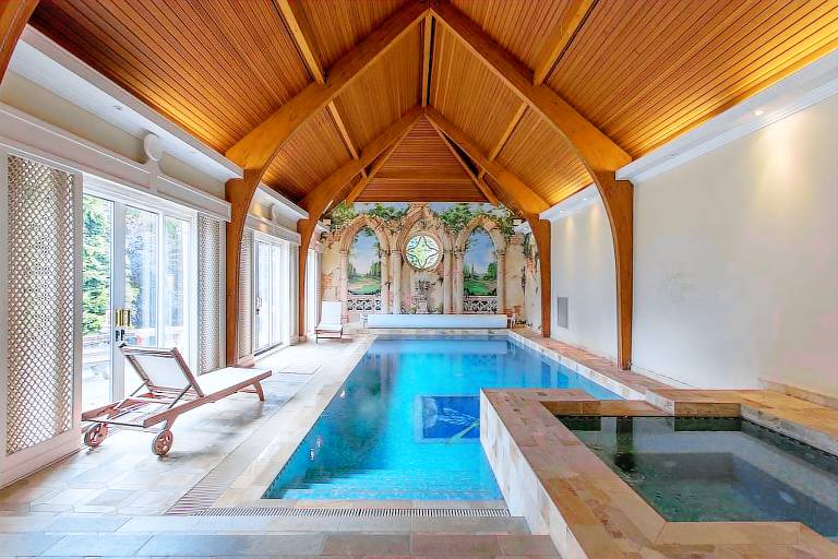 Find 441 Holiday in High HomeToGo