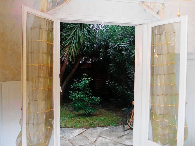 Apartment with patio, garden & barbecue | Garden view — photo 4