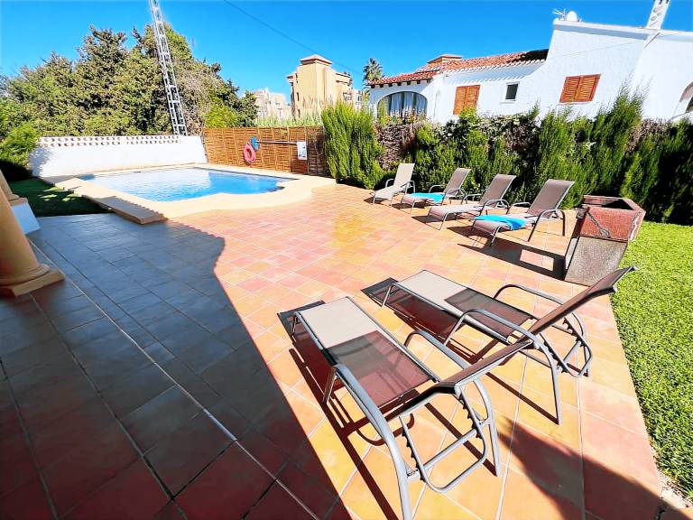 Fully equipped villa with private pool, BBQ & patio | Close to the beach | Dogs allowed — photo 4