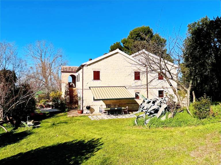 House with grill, terrace & yard | Nature view — photo 3