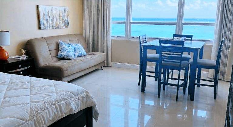 Serviced apartment with pool, jacuzzi & sauna | Beach nearby | Dogs allowed — photo 2