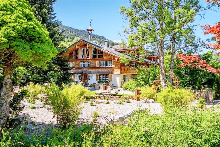 Chalet with yard, pool & sauna — photo 2