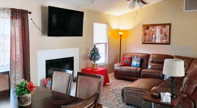 Spacious vacation home | Pets allowed — photo 2