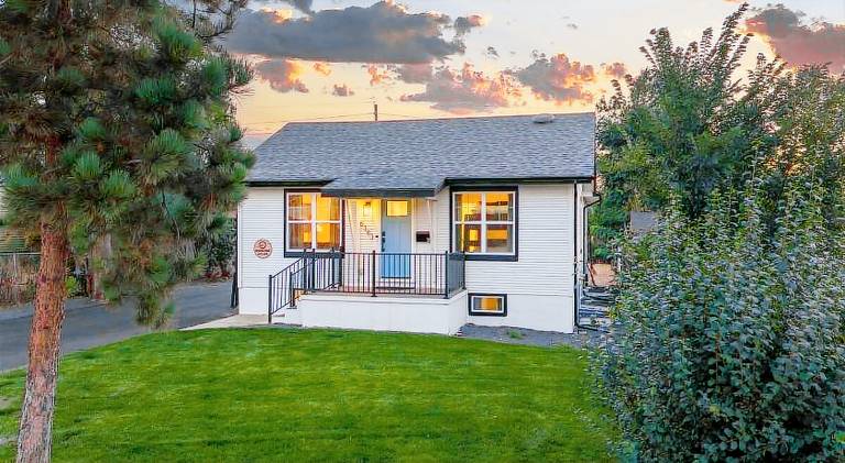 Vacation home with hot tub in Wheat Ridge, CO