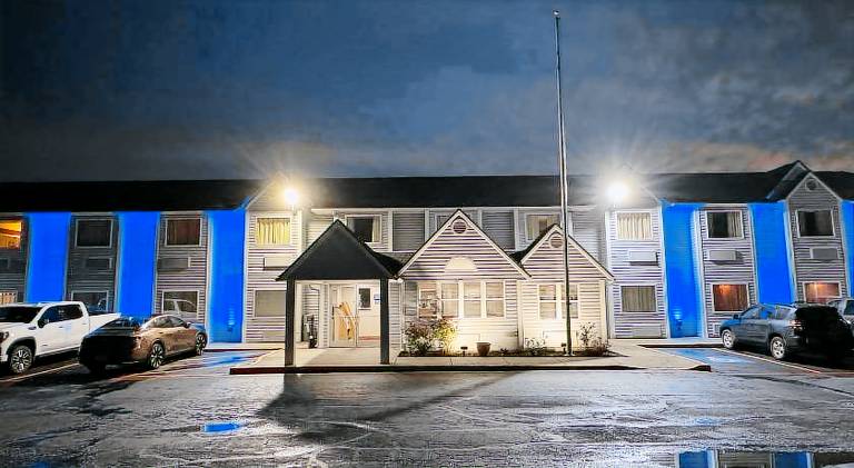 Americas Best Value Inn & Suites Ada — photo 4