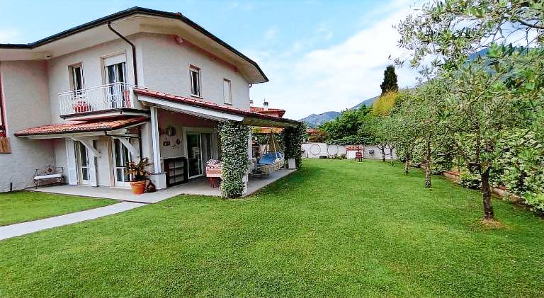 Villa with pool & jacuzzi — photo 4