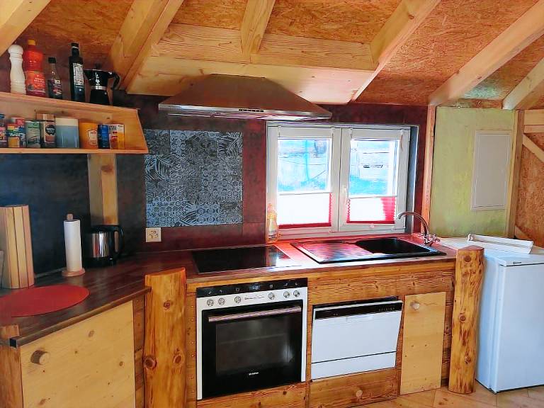 Vacation home with BBQ & patio | Mountain view — photo 4