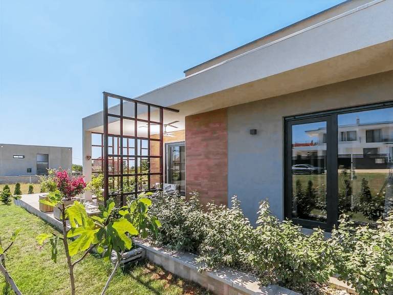 Fully equipped pleasant vacation home with terrace, garden & private pool | Pets allowed — photo 5