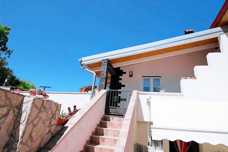 Apartment with terrace — photo 2