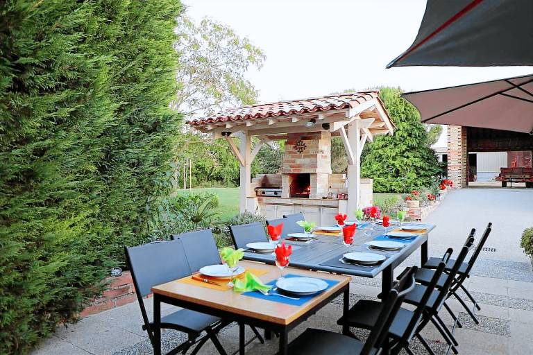 Gite with private pool, grill & patio — photo 5