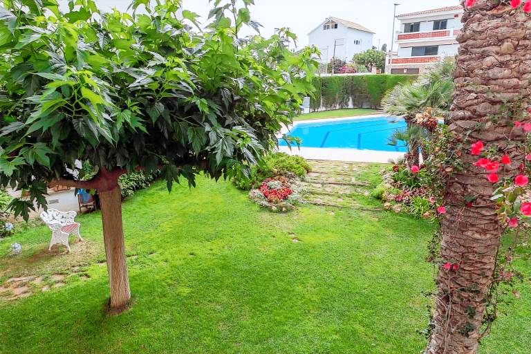 Pleasant holiday apartment with terrace, pool & yard | Close to the beach | Pet-friendly — photo 4