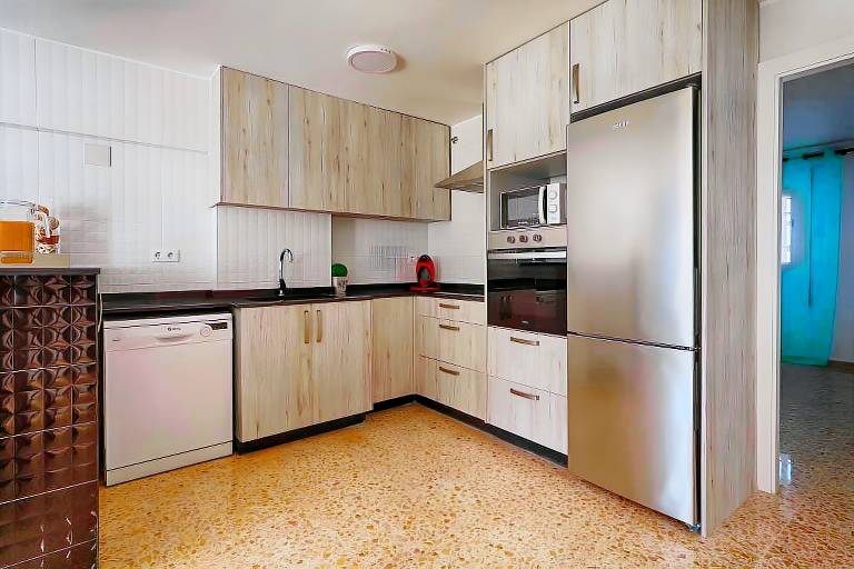 Fully equipped holiday apartment with terrace, yard & fast internet | Garden view | Beach nearby | Pet-friendly — photo 5