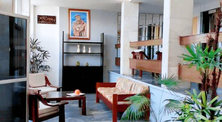 Serviced apartment with patio | Pet-friendly — photo 3