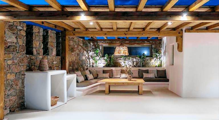 Villa with pool — photo 5