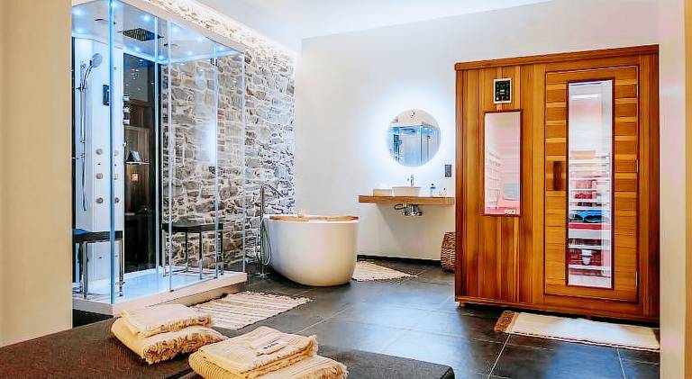 Beautiful vacation home with hot tub | Dogs allowed in Liege