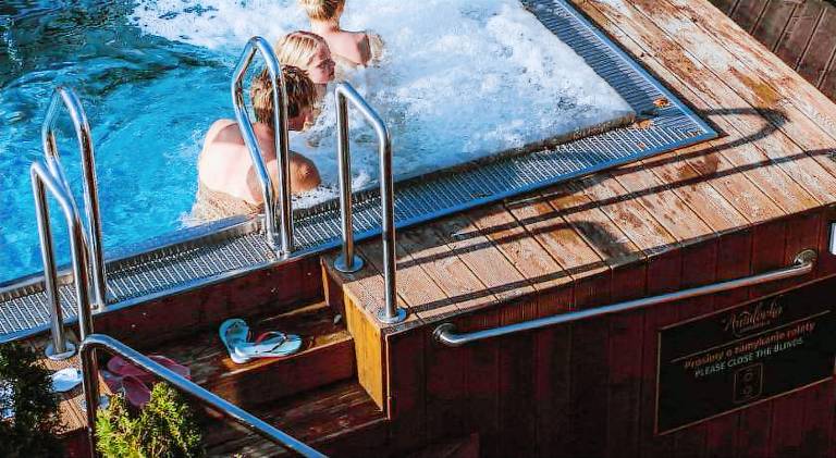 Apartment with patio, jacuzzi & garden in Zakopane