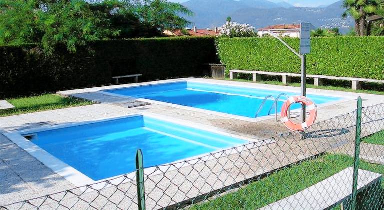 Holiday apartment with pool | Close to the beach | Pets allowed in Cannero Riviera