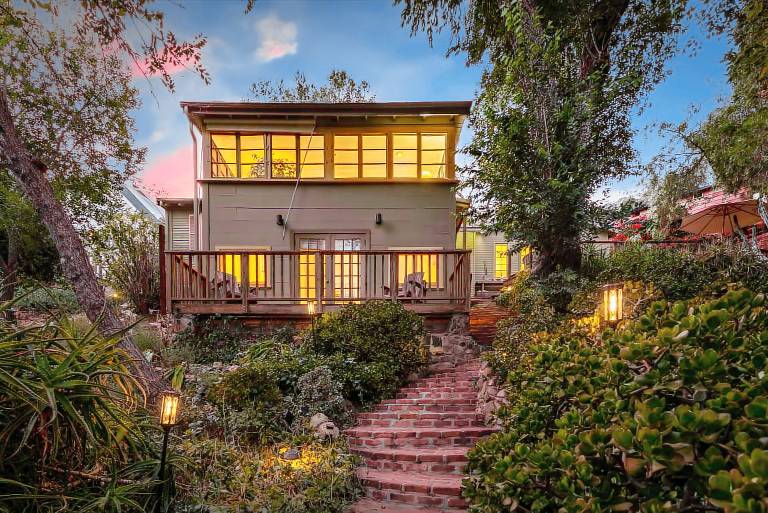 House  Woodland Hills