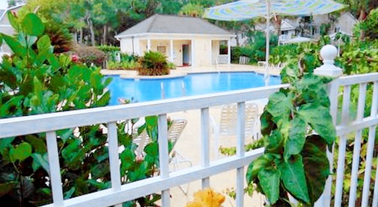 House with pool — photo 4