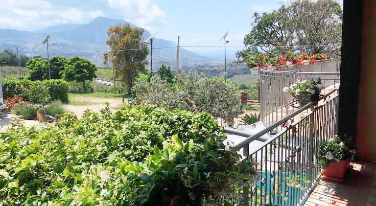 Farm with yard & terrace | Dogs allowed — photo 4
