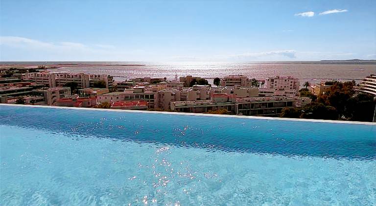 Fully equipped nice holiday apartment with patio & private pool | Next to the beach | Dogs allowed in Cagnes-sur-Mer