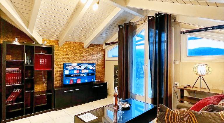Holiday apartment with garden, patio & barbecue — photo 4