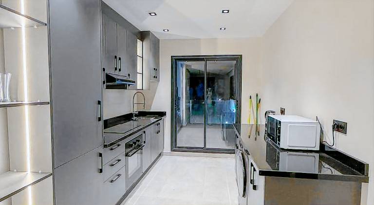 Luxury 3BR Sea View Apart Prime Location — photo 5