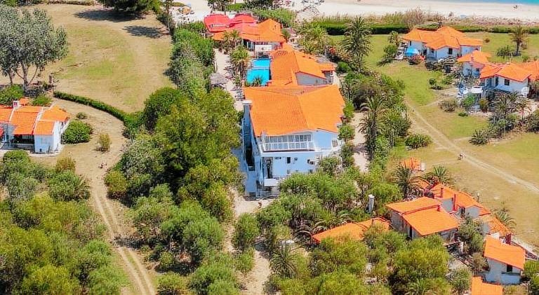 Villa with barbecue, patio & garden in Sithonia