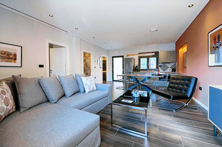 Holiday apartment with patio & barbecue — photo 2