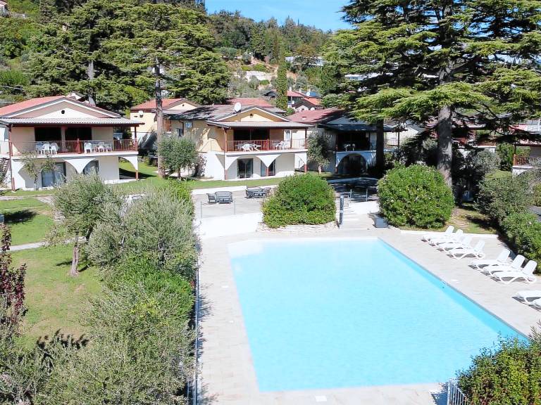 Vacation home with terrace, pool & yard — photo 2